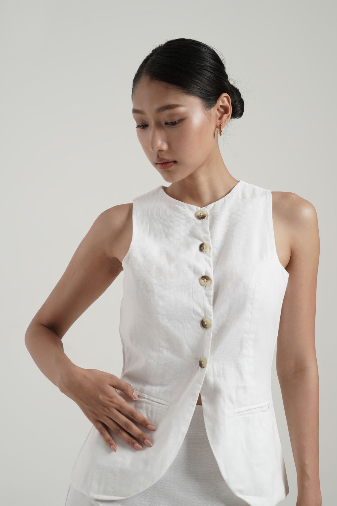 Poise White waistcoat set